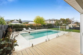 The Family Beachside Escape by Ready Set Stay - HOUSE & GUEST HOUSE